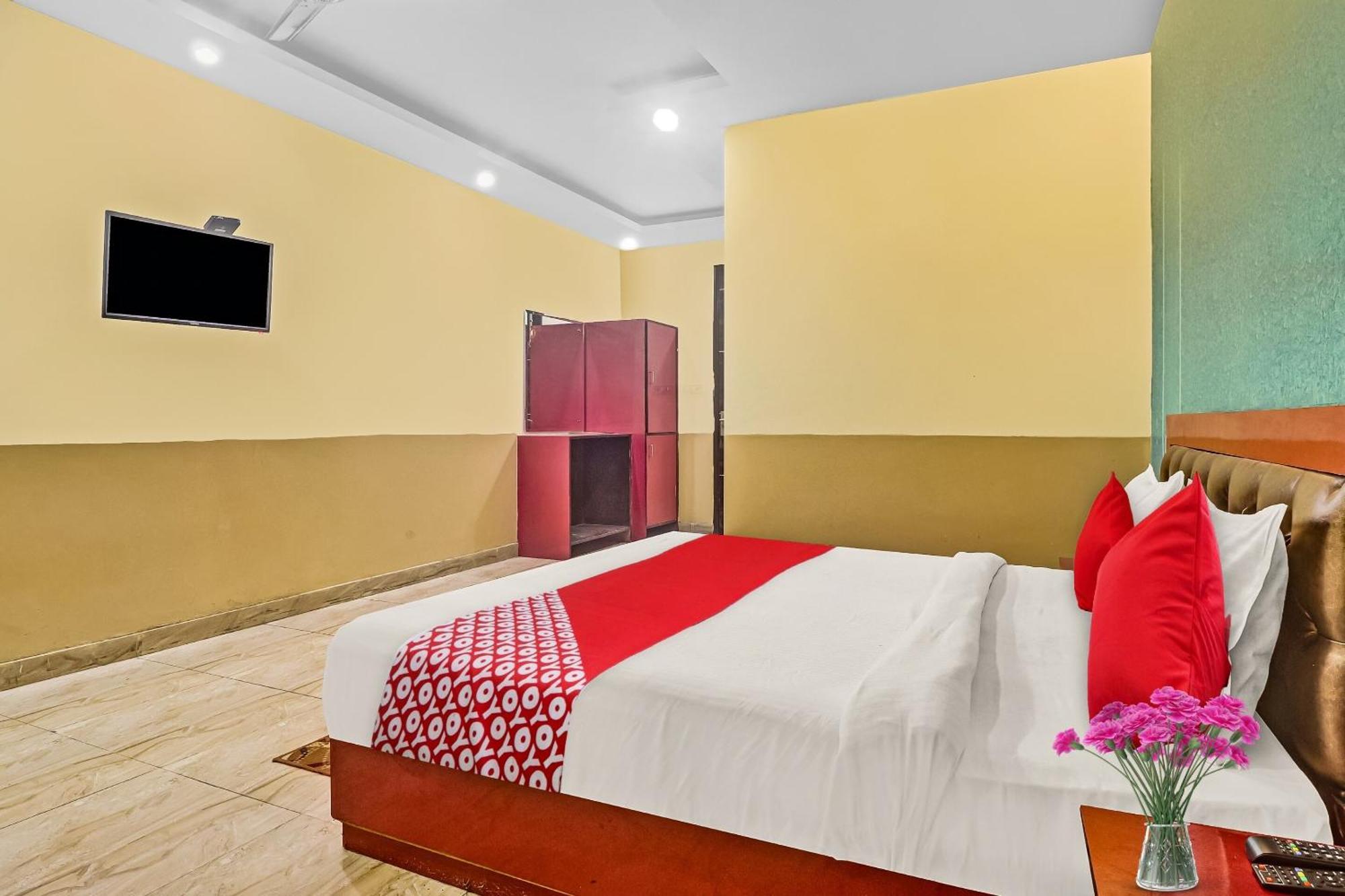 Hotel O Prince Home Stay Near Ambience Mall New Delhi Exterior photo